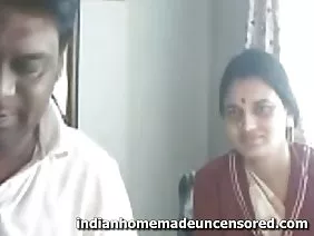 ಕತ್ತೆ ಮೇಲೆ ಚಿಟ್ಟೆ ಇರುವ ಹೊಂಬಣ್ಣದ ಪುಸಿ ಪುಡಿ ಮತ್ತು ಯೋನಿಯ ಕಾರ್ಡಿನಲ್ಲಿ ಡಿಲ್ಡೊವನ್ನು ಓಡಿಸುತ್ತದೆ