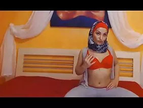 ಡಾರ್ಕ್ ಕೂದಲಿನ ಪರ ಪುಸಿ ಒಂದು ಸ್ಟಿಕ್ ಇಲ್ಲದೆ fucks ಮತ್ತು ಒಳಗೆ ಪೂರ್ಣಗೊಂಡ ಸಂತೋಷವಾಗುತ್ತದೆ