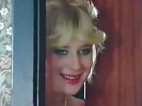 ಮ್ಯಾಕ್ಸಿ ಬ್ಲೋಜೋಬ್ ಮತ್ತು ಮೆಗಾ-ಗುದಕ್ಕಾಗಿ ಹಳದಿ ಹೂವನ್ನು ಹೀರಿಕೊಳ್ಳುವುದು ವೇದಿಕೆಯನ್ನು ಒದಗಿಸುತ್ತದೆ