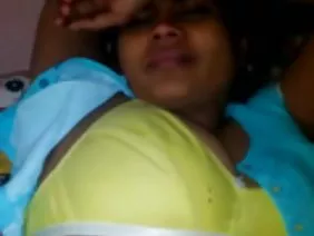 ಗಾರ್ಜಿಯಸ್ ಮಿಲಾ ಆಜುಲ್ ತನ್ನ ಬಿಳಿ ಈಜುಡುಗೆ ತೆಗೆದುಕೊಂಡು ಜಲಪಾತದಿಂದ ಬೆತ್ತಲೆಯಾಗಿ ಹಸ್ತಮೈಥುನ ಮಾಡುತ್ತಾನೆ