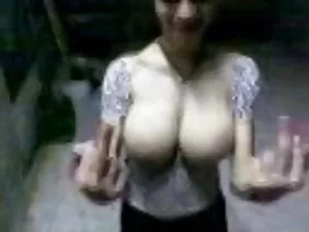 ಪ್ರೌಢ MILF ಶವರ್ನಲ್ಲಿ ವ್ಯಕ್ತಿಗೆ ಹೋದರು ಮತ್ತು ನಾಶವಾಗಿದ್ದನು