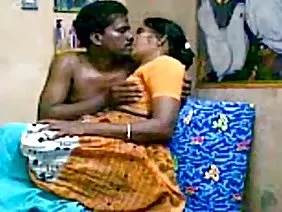 ರಷ್ಯಾದ ದಂಪತಿಗಳು ಸ್ನಾನಗೃಹದಲ್ಲಿ ತಮ್ಮ ಮನೆಯಲ್ಲಿ ಲೈಂಗಿಕತೆಯನ್ನು ತೆಗೆದುಕೊಂಡರು