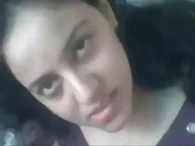 ಬ್ಲಾಂಡ್ ತನ್ನ ಬಿಗಿಯಾದ ಒಳ ಉಡುಪುಗಳನ್ನು ತೆಗೆದುಕೊಂಡನು, ಮನುಷ್ಯನನ್ನು ಸ್ಟ್ರಪ್ಟೀಸ್ ಎಂದು ತೋರಿಸಿದನು, ಮತ್ತು ಅವನ ಕೋಳಿ ಹಿಡಿದ