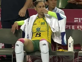 ಒಂದು ಹೋಟೆಲ್ ಕೋಣೆಯಲ್ಲಿ ಲೈಂಗಿಕ ಸಂಭೋಗಕ್ಕಾಗಿ ಅರಬ್ ಮಹಿಳೆಯೊಬ್ಬರಿಗೆ ಪ್ರವಾಸಿಗರು ತೃಪ್ತಿ ನೀಡಿದರು.