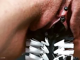 ಕ್ಯಾಚ್ ಕಳ್ಳನು ಡಿಕ್ ಹೀರುವಂತೆ ಮತ್ತು ಅಂಗಡಿಯ ಮಾಲೀಕನಿಗೆ ಸಂಪೂರ್ಣವಾಗಿ ಶರಣಾಗಬೇಕಾಯಿತು