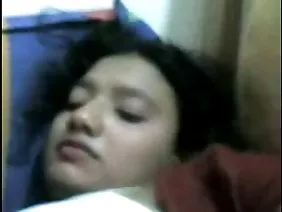 ಬೆಳಿಗ್ಗೆ ಶ್ಯಾಮಲೆ ಎಚ್ಚರವಾಗಲಿಲ್ಲ, ಆಕೆಯ ಮುಖ ತನ್ನ ಮುಖದ ಮೇಲೆ ಮುಖವನ್ನು ಹೇಗೆ ಇಡಲು ಪ್ರಾರಂಭಿಸಿತು