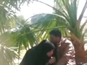 ಇಬ್ಬರು ವಿದ್ಯಾರ್ಥಿಗಳು ಹುಡುಗಿಯರನ್ನು ವಿನಿಮಯ ಮಾಡಿಕೊಂಡರು ಮತ್ತು ಮಲಗುವ ಕೋಣೆಯಲ್ಲಿ ಗುಂಪು ಲೈಂಗಿಕತೆಯನ್ನು ಪ್ರಾರಂಭಿಸಿದರು.