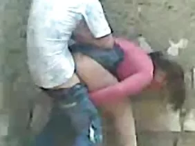 ಹುಡುಗಿ ಉದ್ರೇಕಿತ ಡಿಕ್ನಲ್ಲಿ ಮೊಲೆತೊಟ್ಟುಗಳನ್ನು ಹೊಡೆದು ನಂತರ ಹೊಡೆತಗಳನ್ನು ಹೊಡೆಯುತ್ತಾನೆ