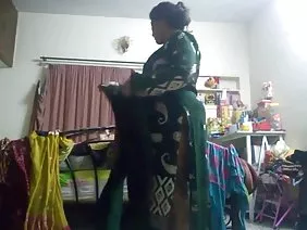 ಚಿಕ್ಕ ಶ್ಯಾಮಲೆ ವಿಚಿತ್ರ ರುಚಿಯ ವ್ಯಕ್ತಿಯಿಂದ ಕಮ್ ನಿರೀಕ್ಷಿಸಲಿಲ್ಲ, ಆದ್ದರಿಂದ ಅವಳು ಅದನ್ನು ಹೊರಹಾಕಿದರು