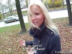 ಬೆಳಿಗ್ಗೆ, ಅವನ ಹೆಂಡತಿ ತನ್ನ ಬಾಯಿಯಲ್ಲಿ ಪ್ರೋಟೀನ್ ಶೇಕ್ ಅನ್ನು ತಳ್ಳಿದನು ಮತ್ತು ಅವನ ಉದ್ದವನ್ನು ನಾಶಮಾಡಿದನು