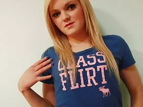 ಕೂದಲುಳ್ಳ ಕ್ಯಾಪ್ ಹೊಂದಿರುವ ರಷ್ಯಾದ ಹುಡುಗಿಗೆ ಲೈಂಗಿಕತೆ ಸಮಯದಲ್ಲಿ ಹೇಗೆ ಫಕ್ ಮತ್ತು ಸುಳ್ಳು ಹೇಗೆ ಗೊತ್ತಿಲ್ಲ