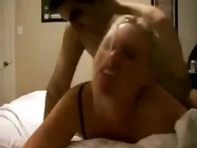 ಫಕ್ ಯುವ ಗೆಳತಿಗೆ ಕೆನ್ನೆಯನ್ನು ಕೊಡುತ್ತಾನೆ ಮತ್ತು ಮನೆಯ ವೀಡಿಯೊಗಾಗಿ ಹಾಸಿಗೆಯ ಮೇಲೆ ಯೋನಿಯೊಳಗೆ ಒಂದು ಡಿಕ್ ಅನ್ನು ತೂರಿಕೊಳ್ಳುತ್ತಾನೆ