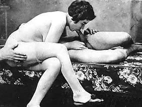 ಪ್ರಬುದ್ಧ ಕೊಬ್ಬಿದ ಮನುಷ್ಯನು ಆ ಹುಡುಗಿಯ ಮೃದು ಪುಸಿಗೆ ಸರಿಸುಮಾರಾಗಿ ಫಕ್ ಮಾಡಿದ