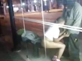 ರೈಡರ್ನ ಭಂಗಿಗಳಲ್ಲಿ ಒಬ್ಬ ವ್ಯಕ್ತಿಯು ಫ್ಯೂಸ್ ಮಾಡುತ್ತಿರುವ ಹಳ್ಳಿಗಾಡಿನ ಸ್ಲಟ್ ತನ್ನ ಕ್ಲಿಟ್ ಅನ್ನು ಎಳೆದುಕೊಳ್ಳಲು ಅವಕಾಶ ಮಾಡಿಕೊಟ್ಟನು