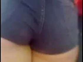 ಹೋಟೆಲ್ನಲ್ಲಿನ ನನ್ನ ಹಿರಿಯ ಸಹೋದರಿಯರು ಅಲೆಮಾರಿಗಳ ವಲಯದಲ್ಲಿ ಹೊರಬಂದರು, ಮತ್ತು ಮರೆಮಾಡಿದ ಕ್ಯಾಮರಾದಲ್ಲಿ ಚಿತ್ರೀಕರಿಸಿದರು