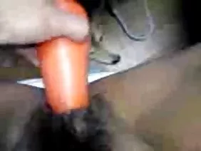 ಲಿಜಾ ಒಂದು ಸ್ವೀಟೆ ಬಯಸಿದ್ದರು ಮತ್ತು ನನ್ನ ಮೆಣಸು ಅವಳ ಬಾಯಿಗೆ ತೆಗೆದುಕೊಂಡು, ಅದರಲ್ಲಿ ಪ್ರತಿ ಇಂಚಿನನ್ನೂ ಅತ್ಯಾಶೆಯಿಂದ ಮತ್ತು ಭಾವೋದ್ವೇಗದಿಂದ ನೆಕ್ಕುತ್ತಾಳೆ