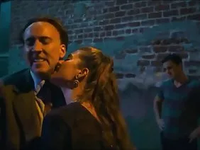 ಕೆಲಸಗಾರನ ಡಿಕ್ ಅವಳ ಸಿಲಿಕೋನ್ ಕಂಟ್ ಮೇಲೆ ಮೆಶ್ ಸ್ಟಾಕಿಂಗ್ಸ್ ಮತ್ತು ಕಮ್ಗಳಲ್ಲಿ ಹೊಂಬಣ್ಣದ ಹಚ್ಚೆ