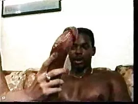 ಬ್ಯುಸಿ ಟ್ರಕ್ಕರ್ ತನ್ನ ಜಾಡಿನ ಕಸವನ್ನು ತೆಗೆದುಹಾಕಿ, ನಂತರ ತನ್ನ ಟ್ರಕ್ನ ಕ್ಯಾಬ್ನಲ್ಲಿ ಅವಳನ್ನು ಗಾಯಗೊಳಿಸಿದನು