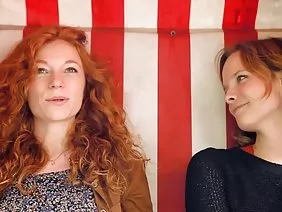 ಉತ್ಸಾಹದಿಂದ, ಯುವ ವ್ಯಕ್ತಿ ಒಂದು ಶ್ಯಾಮನ್ಯವನ್ನು ನಾಶಮಾಡಿದನು, ಅವಳ ಪ್ಯಾಂಟಿಹೌಸ್ ಅನ್ನು ಹರಿದು ಮತ್ತು ಅವಳ ಹಳದಿ ಬಣ್ಣದ ಹೆಣ್ಣು ಮಕ್ಕಳನ್ನು ಬದಿಯಲ್ಲಿ