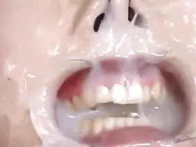 ಗಿಗೋಲೊ ಒಂದು ಕಾಂಡೊಮ್ ಮೇಲೆ ಹಾಕಿ ಮತ್ತು ಪ್ರಬುದ್ಧ ಮಹಿಳೆಯನ್ನು ಕಠಿಣವಾಗಿ ಮುಳುಗಿಸಿದಳು, ನಿಂತಿರುವ ಭಂಗಿಗಳಲ್ಲಿ ಕ್ಷೇತ್ರದ ಕ್ಯಾಪ್ನಲ್ಲಿ ಅವಳ ಕತ್ತರಿಸಿಕೊಂಡ ಡಿಕ್ ಅನ್ನು ಅಂಟಿಸುತ್ತಾಳೆ