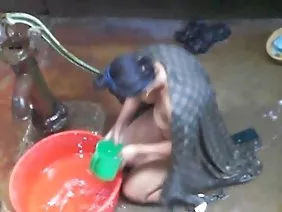 ಲತೀನಾ ದೊಡ್ಡ ಡಿಕ್ನಲ್ಲಿ ಹೆದರುತ್ತಾನೆ ಮತ್ತು ನೀವು ಬಿಡುವುದಕ್ಕಿಂತ ಮುಂದಾಗುತ್ತಾಳೆ, ಮತ್ತು ನಂತರ ಅವಳ ಮುಖವನ್ನು ವೀರ್ಯದಿಂದ ತೊಳೆಯುತ್ತಾನೆ.