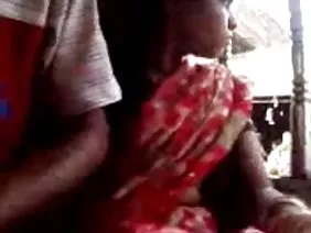 ದುಃಖಭರಿತ ಪತಿ ತನ್ನ ಪತ್ನಿಯ ಕ್ಯಾಪ್ನ ಹತ್ತಿರದಿಂದ ತೆಗೆದ ಶಾಟ್ ಅನ್ನು ತೆಗೆದುಕೊಂಡಳು, ಅವಳ ಯೋನಿಯ ಭಾಗವನ್ನು ತೆಗೆದುಕೊಂಡು, ನಂತರ ಡಿಕ್ ಅನ್ನು ಹೀರುವಂತೆ ಕೇಳಿದಳು