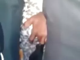 ಸ್ಟಾಕಿಂಗ್ಸ್ನಲ್ಲಿರುವ ವೈಟ್ ಮಹಿಳೆ ವಿಶಾಲವಾದ ಚರ್ಮದ ಸೋಫಾ ಮೇಲೆ ನೀಗ್ರೊಗೆ ತನ್ನನ್ನು ತಾನೇ ನೀಡಿತು.