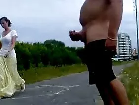 ವಿವಾಹಿತ ಮಹಿಳೆ ಸಂಪೂರ್ಣವಾಗಿ ಬೆತ್ತಲೆಯಾಗಿದ್ದು, ತನ್ನ ಪ್ರೇಯಸಿಗೆ ದೊಡ್ಡ ಜನಸಮೂಹವನ್ನು ಕೊಡುತ್ತಾ, ತನ್ನ ಸುದೀರ್ಘ ಡಿಕ್ ಅನ್ನು ಹೀರಿಕೊಂಡನು