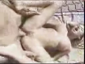 ಮನುಷ್ಯನ ಕುಡಿಯುವ ನಿದ್ದೆ ಮಾಡುವ ಮಹಿಳೆ ಕ್ರೋಚ್ ಅನ್ನು ತೊಳೆದುಕೊಂಡು ಯೋನಿಯನ್ನು ತನ್ನ ಮಧ್ಯದ ಬೆರಳಿನಿಂದ ನಾಶಮಾಡಿದಳು