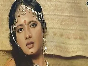 ಏಂಜೆಲಿನೊಯ್ ಬ್ರಿಲ್ ಅವರೊಂದಿಗೆ ಗ್ಯಾಂಗ್-ಬ್ಯಾಂಗ್: ಅವಳ ಪತಿ ಪ್ರೌಢ ಪುರುಷರಿಗೆ ತನ್ನ ರಸವತ್ತಾದ ಟ್ವಿಟ್ಗೆ ತನ್ನ ಕಾರ್ಡುಗಳನ್ನು ಕಳೆದುಕೊಂಡ
