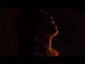 ಯಂಗ್ ಲೇಡಿ ನಿಧಾನವಾಗಿ ಅವಳನ್ನು ನಾಶಮಾಡಿದ ... ನೆರೆಯ - ಒಬ್ಬ ಪ್ರೌಢ ಮನುಷ್ಯ, ಅವನ ಹೆಂಡತಿ ಮನೆಯಲ್ಲಿದ್ದಾಗ