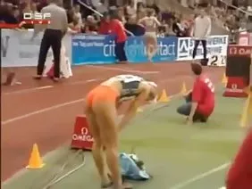 Pikaper ಬುಸ್ಟಿ ಸ್ಟ್ರೇಂಜರ್ ತನ್ನ ಖಾಸಗಿ ಲೈಂಗಿಕ ವೀಡಿಯೊ ತೆಗೆದುಕೊಂಡಿತು