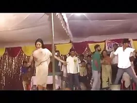 ಕಾಮಪ್ರಚೋದಕ ದಂಪತಿಗಳು ಅವರ ಮನೆಯಲ್ಲಿ ಗುದ ಸಂಭೋಗ ಮಾಡುತ್ತಾರೆ