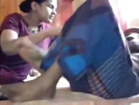 ಸಂಬಂಧಪಟ್ಟ ರಷ್ಯನ್ ಗೈ ಉತ್ಕಟಭಾವದಿಂದ ಅವಳ ಮೇಲೆ ಒಲವು ತೋರುತ್ತದೆ