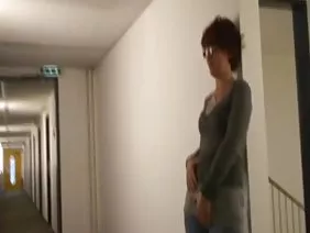 ಸುಂದರ ಲೈಂಗಿಕ ಪ್ರೀತಿಯಿಂದ ಕಾಮಪ್ರಚೋದಕ ವಿಷಯ. ಕಸೂತಿ ದೇಹದಲ್ಲಿರುವ ಸ್ತ್ರೀಯು ರಂಧ್ರದಲ್ಲಿ ಡಿಕ್ ಅನ್ನು ಪಡೆದರು.